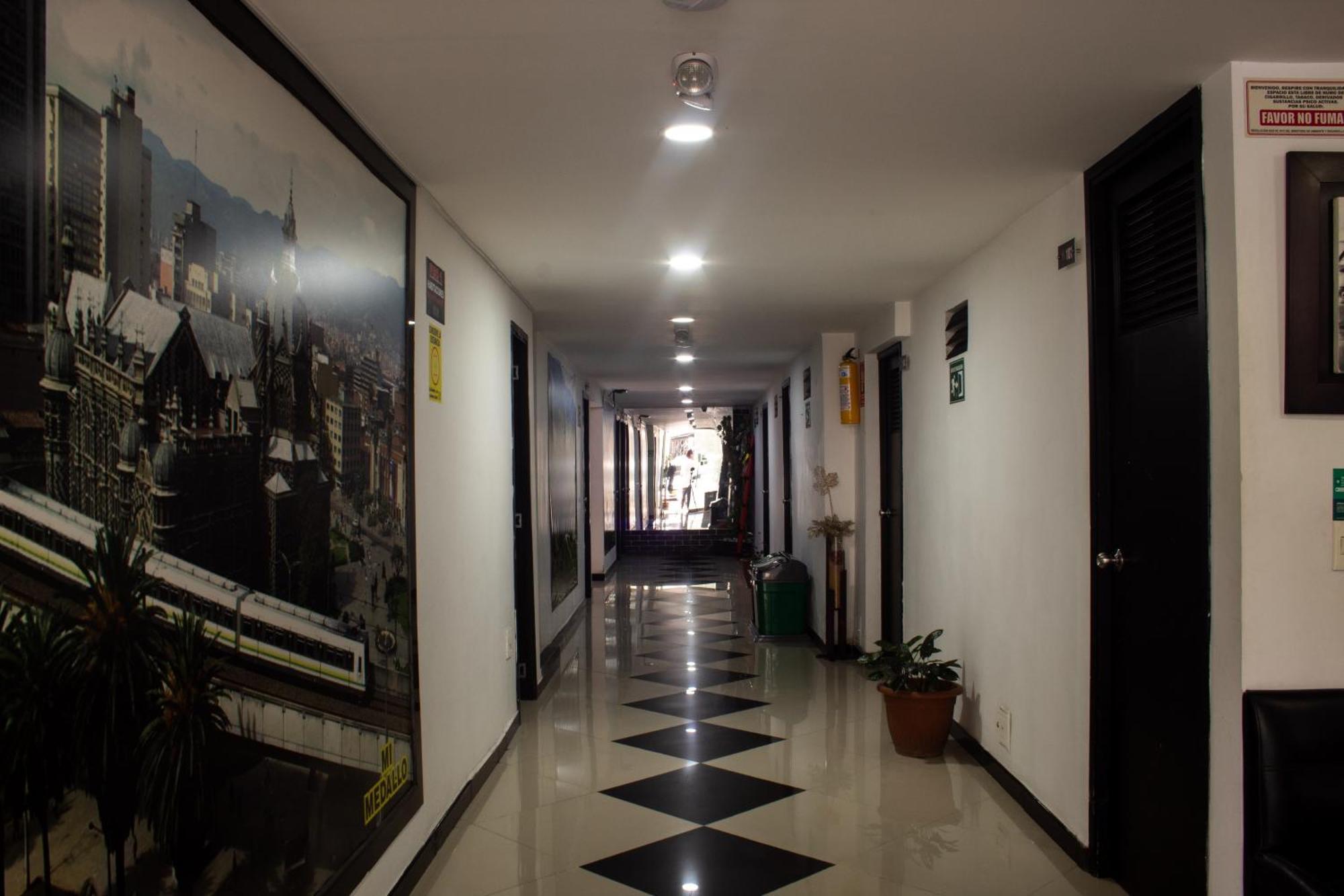 Hotel Laureles De Aburra Меделин Екстериор снимка