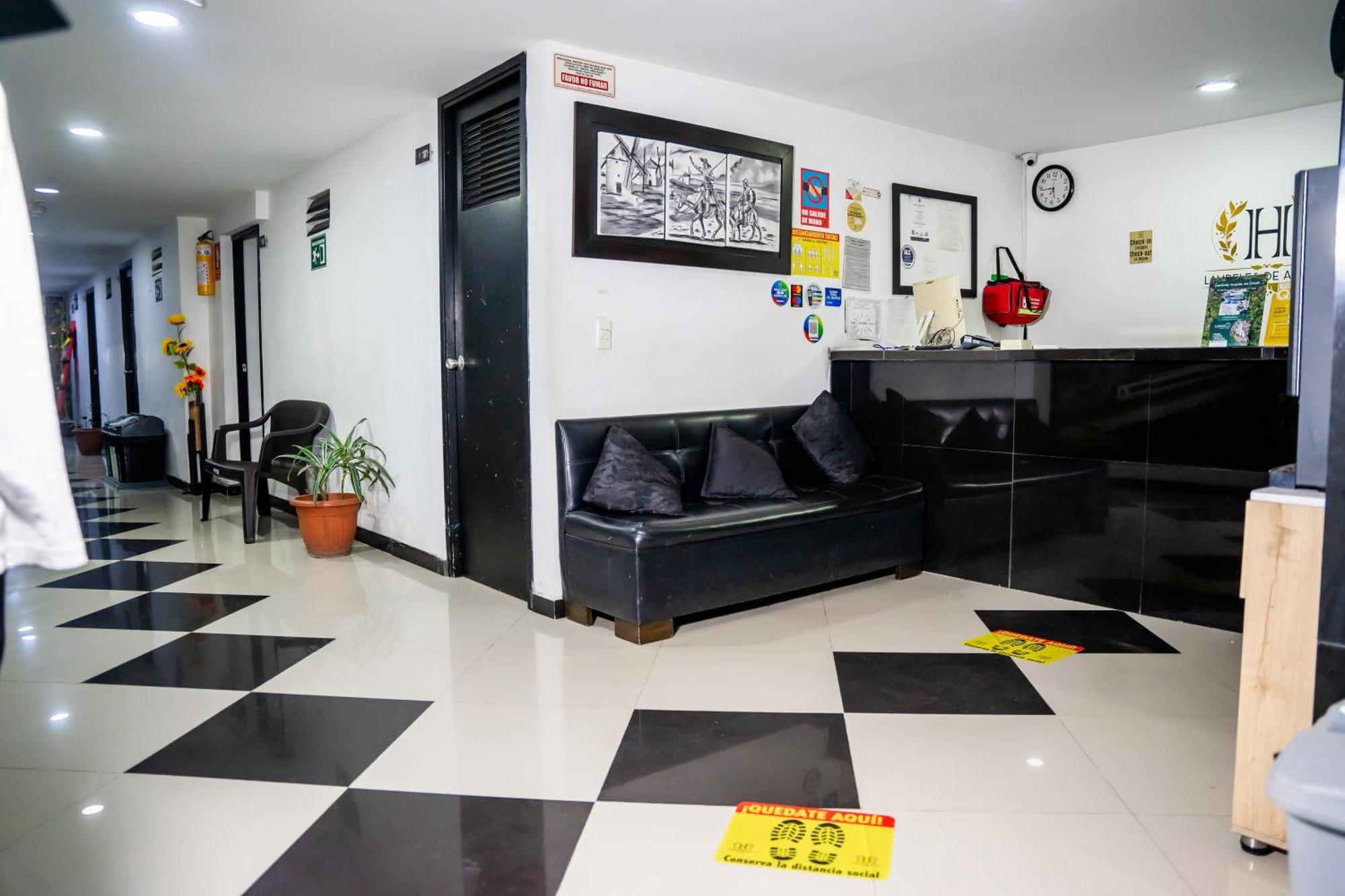 Hotel Laureles De Aburra Меделин Екстериор снимка