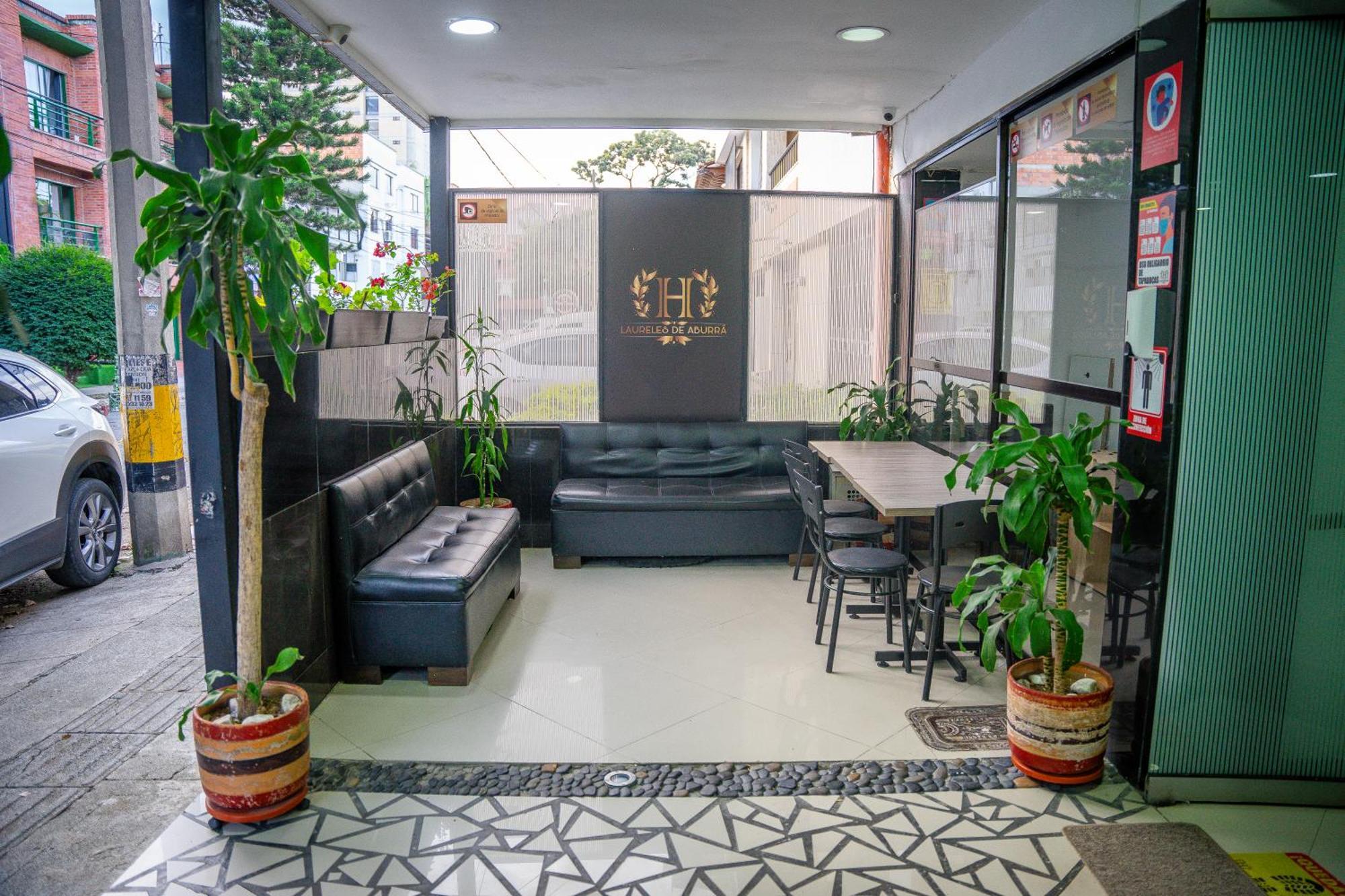 Hotel Laureles De Aburra Меделин Екстериор снимка