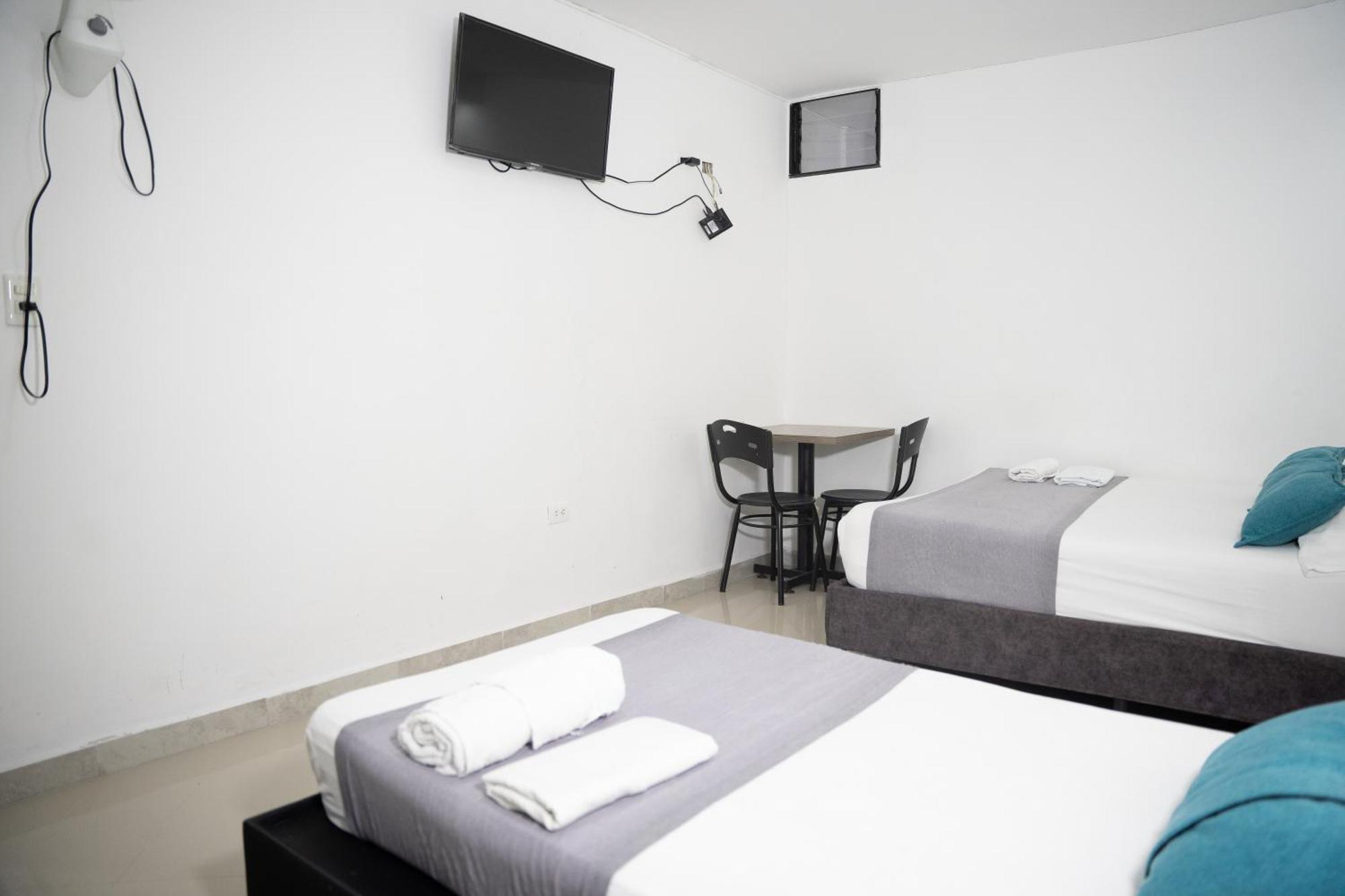 Hotel Laureles De Aburra Меделин Екстериор снимка
