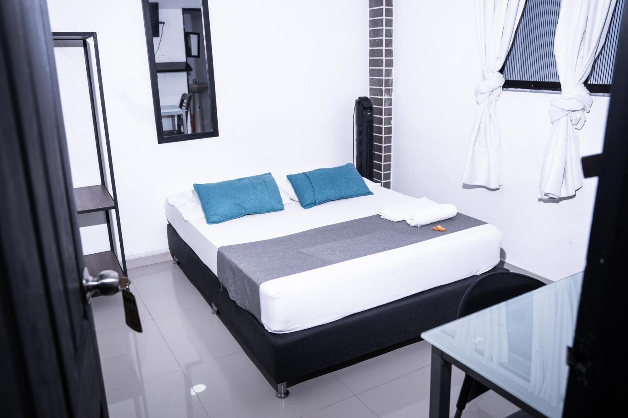 Hotel Laureles De Aburra Меделин Екстериор снимка