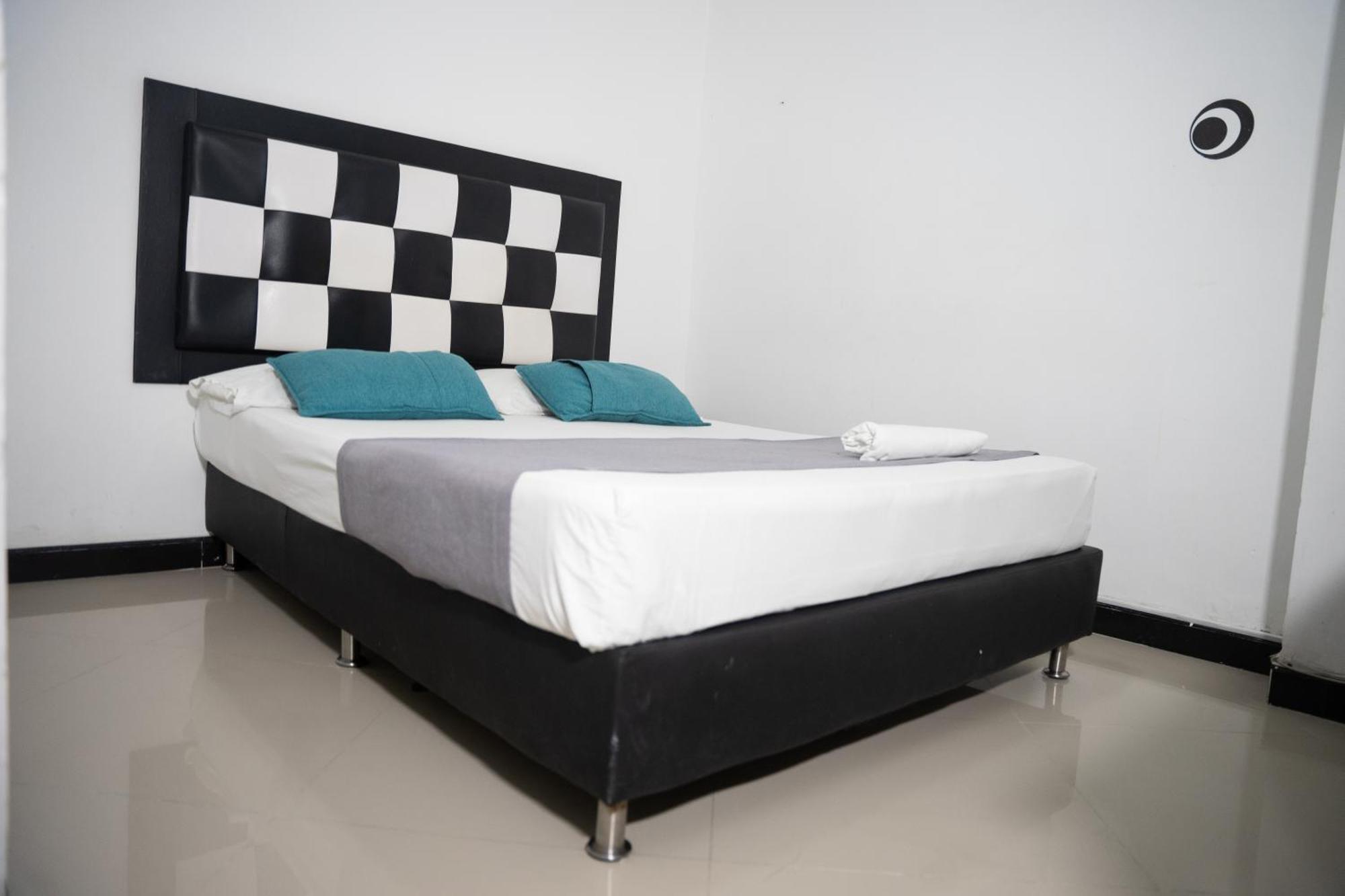 Hotel Laureles De Aburra Меделин Екстериор снимка